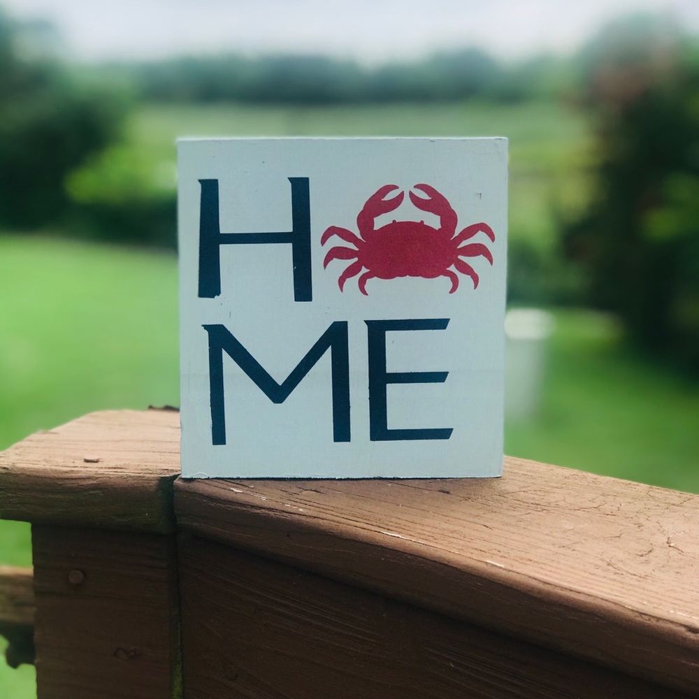 Decorative wooden welcome sign